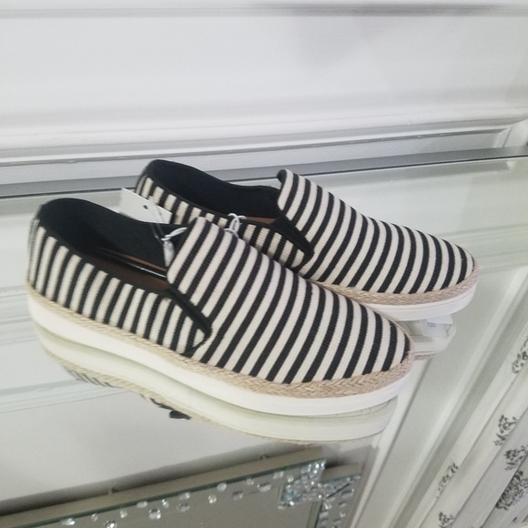 a new day Shoes - Canvas Sneakers Cream and white